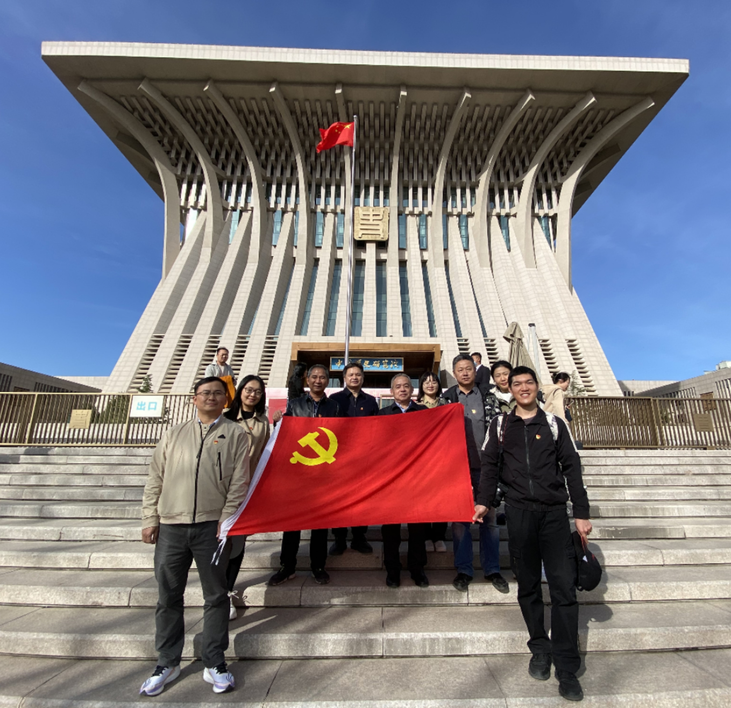 以史為鑒強黨性，領(lǐng)悟初心共前行