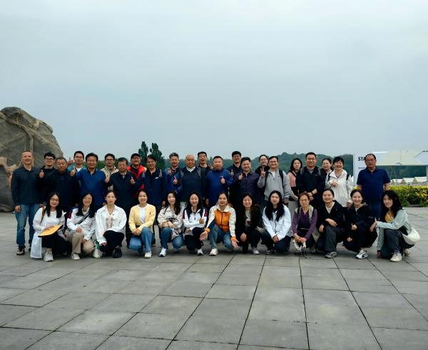 躍動春光，共赴夏至 ——中國農(nóng)墾經(jīng)濟(jì)發(fā)展中心組織開展春游暨職工健步走活動